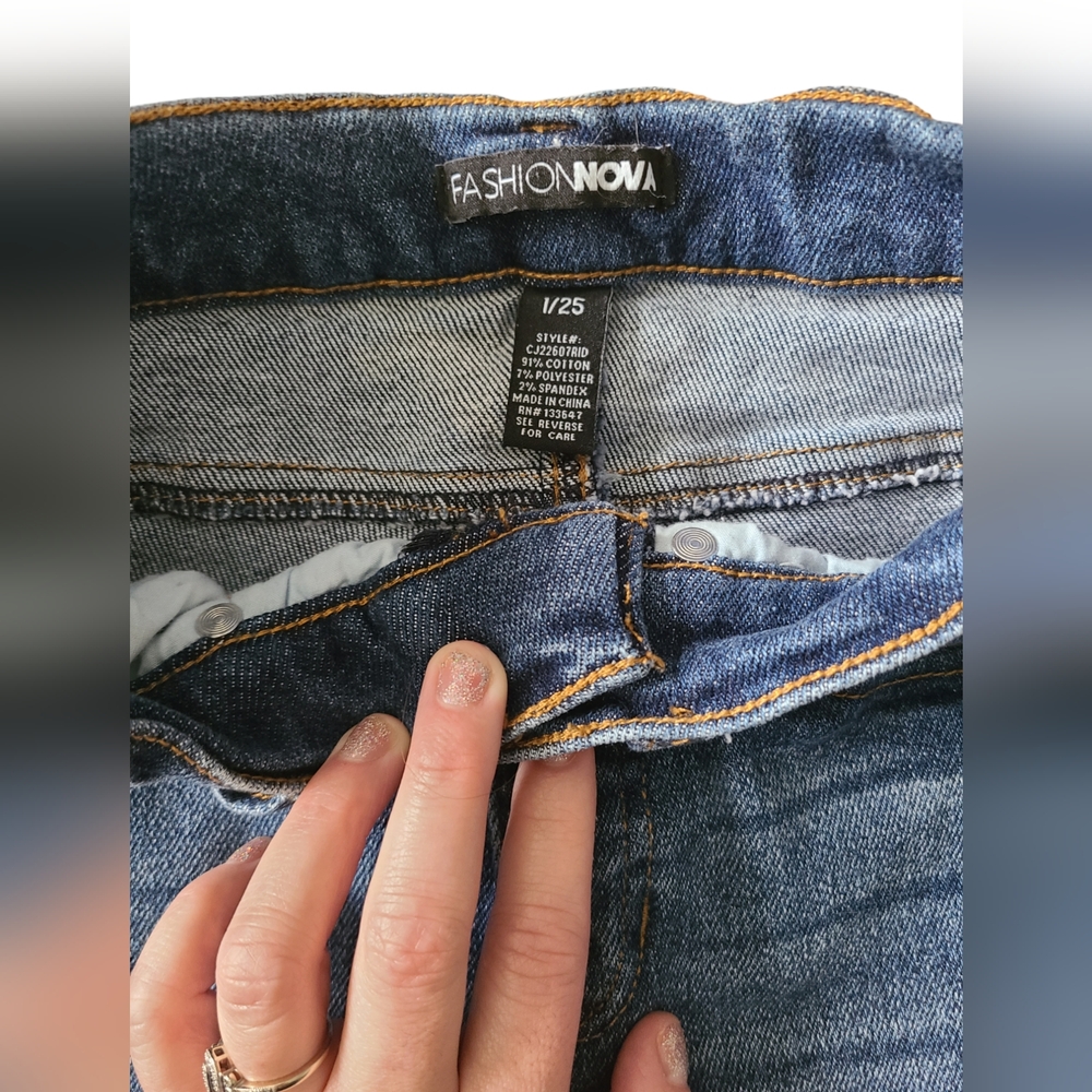 FASHION NOVA | RAW HEM JEANS | SIZE 1/25 - Picture 4 of 13